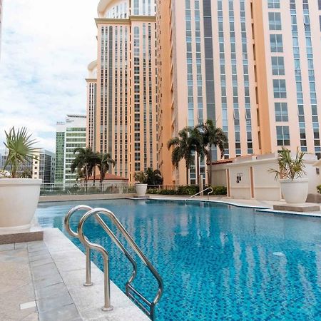 Reddoorz Premium @ Venice Luxury Bgc 2 Makati City Exterior photo