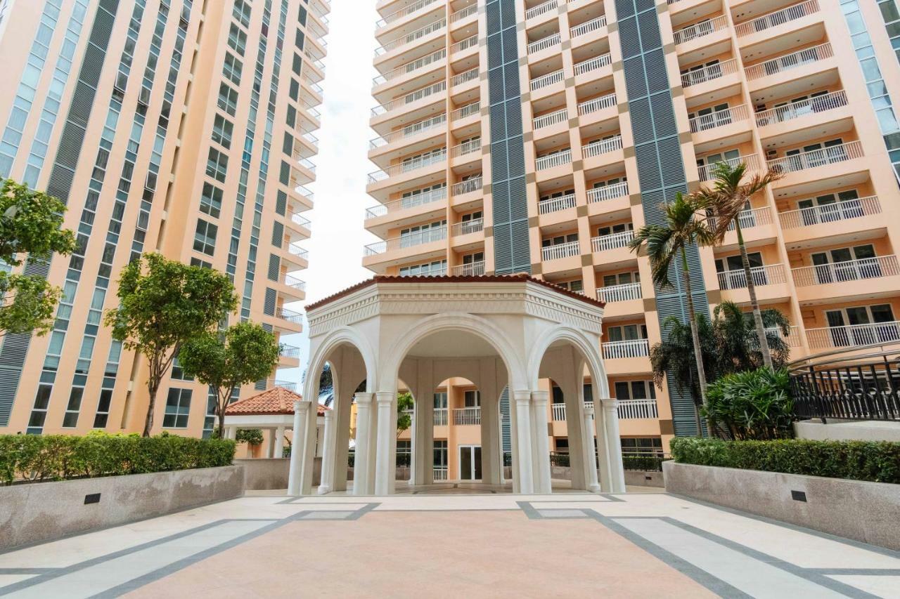 Reddoorz Premium @ Venice Luxury Bgc 2 Makati City Exterior photo